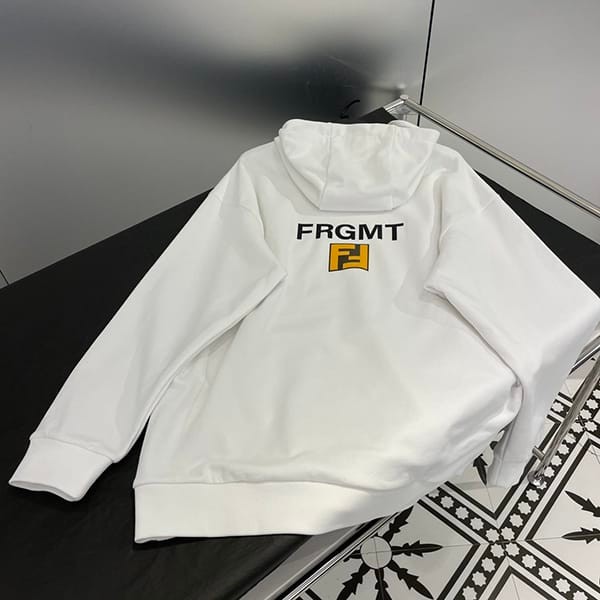 送料無料フェンディ x FRGMT x POKEMON★カイリュー スウェットシャツ 偽物 2色 feu75205